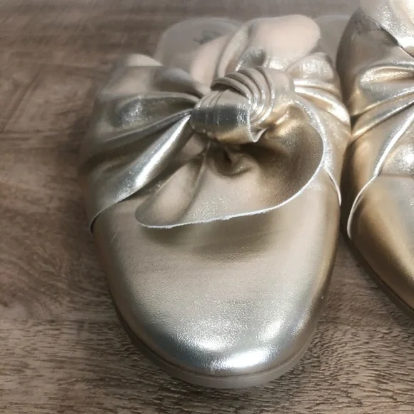 Classic Move Gold Slip On Loafers - Size 8 - Picture 4 of 14